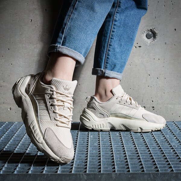 Дамски маратонки ADIDAS ZX 22 BOOST gy6697 цвят бежов