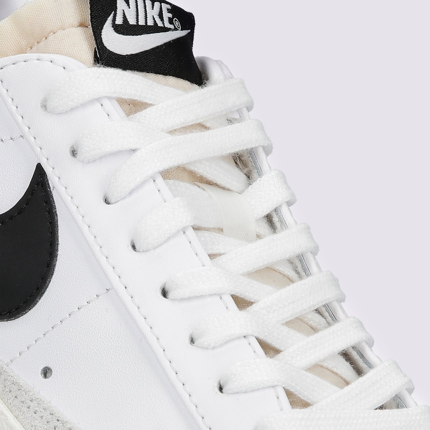 Дамски маратонки NIKE BLAZER LOW '77 dc4769-102 цвят бял