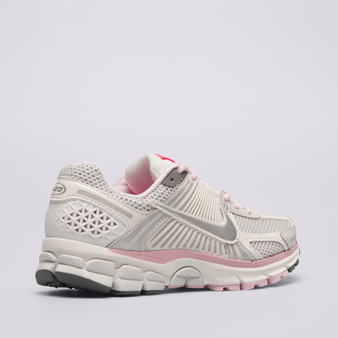 Дамски маратонки NIKE W ZOOM VOMERO 5 GCEL CN  fn3695-001 цвят розов