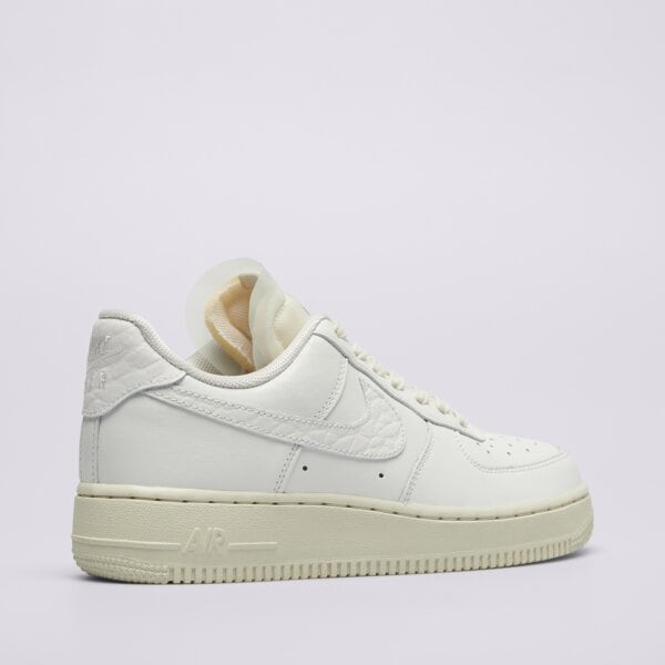 Дамски маратонки NIKE AIR FORCE 1 LOW PREMIUM dn5463-100 цвят бял