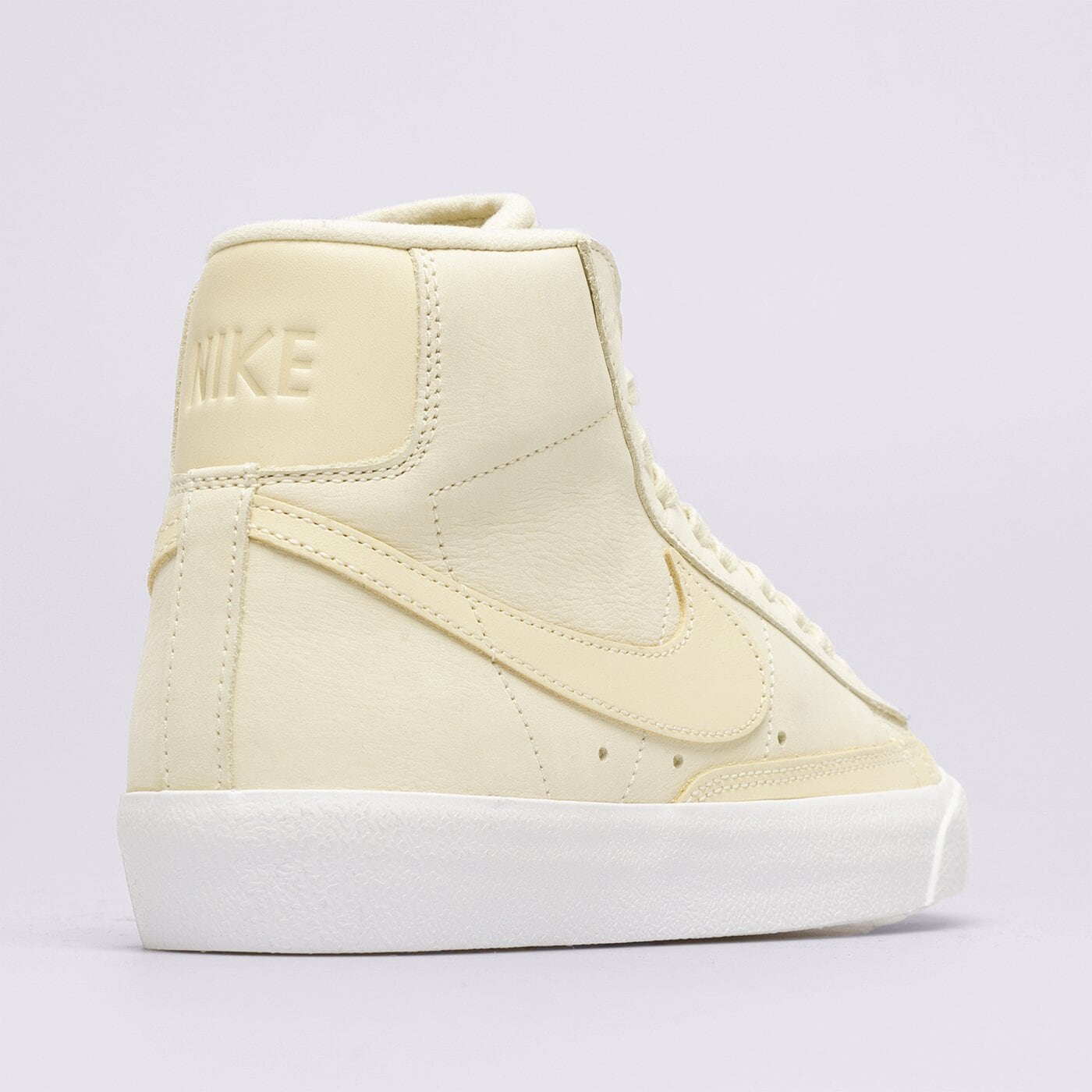 Дамски маратонки NIKE BLAZER MID '77 LX dq7572-700 цвят жълт