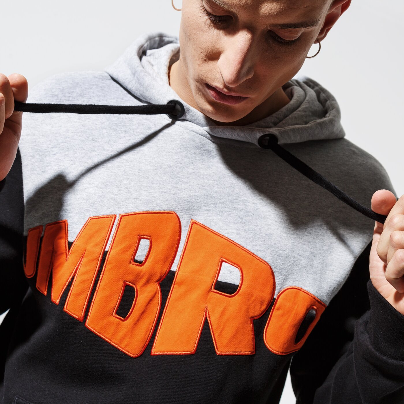 Мъжки суичър UMBRO СУИТЧЪР С КАЧУЛКА CLASSIC HOODY ul39blm88001 цвят черен