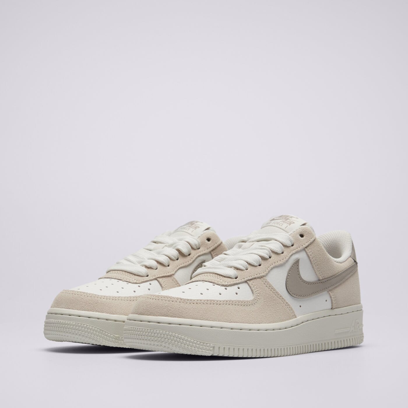 Дамски маратонки NIKE W AIR FORCE 1 LO SR ii7650-121 цвят бежов