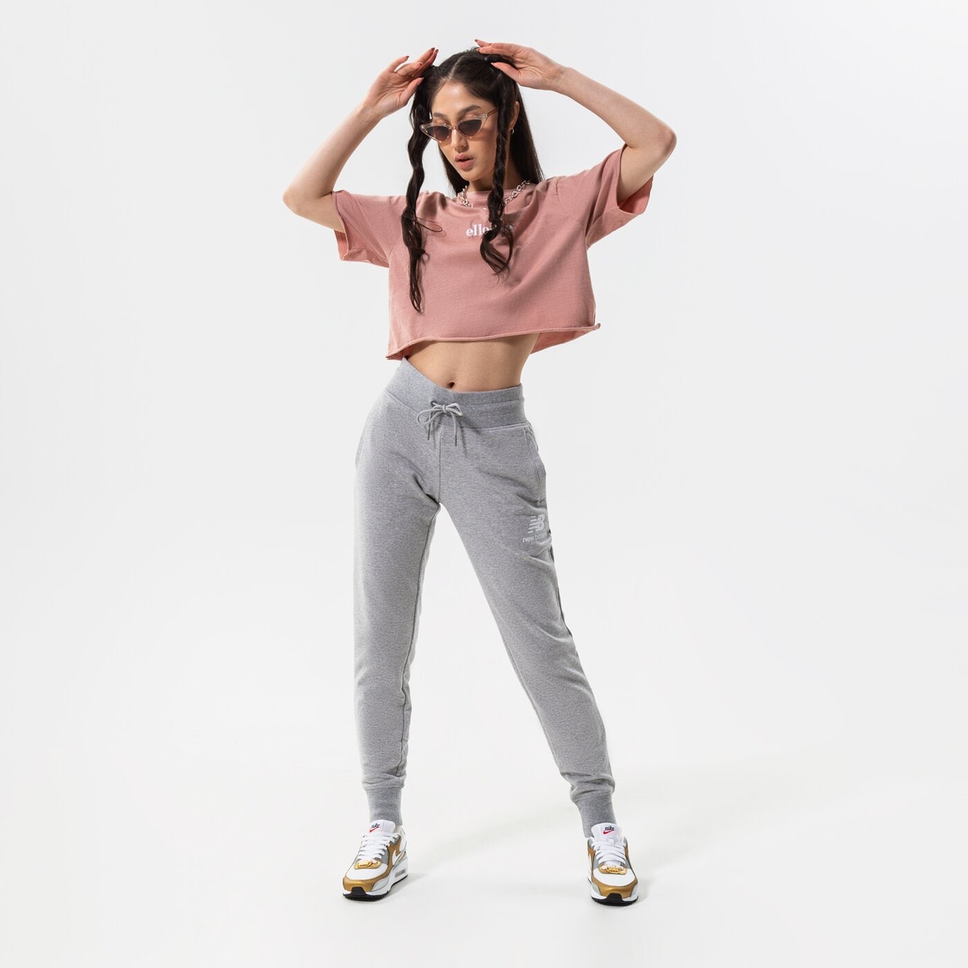 Дамски панталони NEW BALANCE ПАНТАЛОНИ NB ESSENTIALS FRENCH TERRY SWEATPANT wp03530ag цвят сив