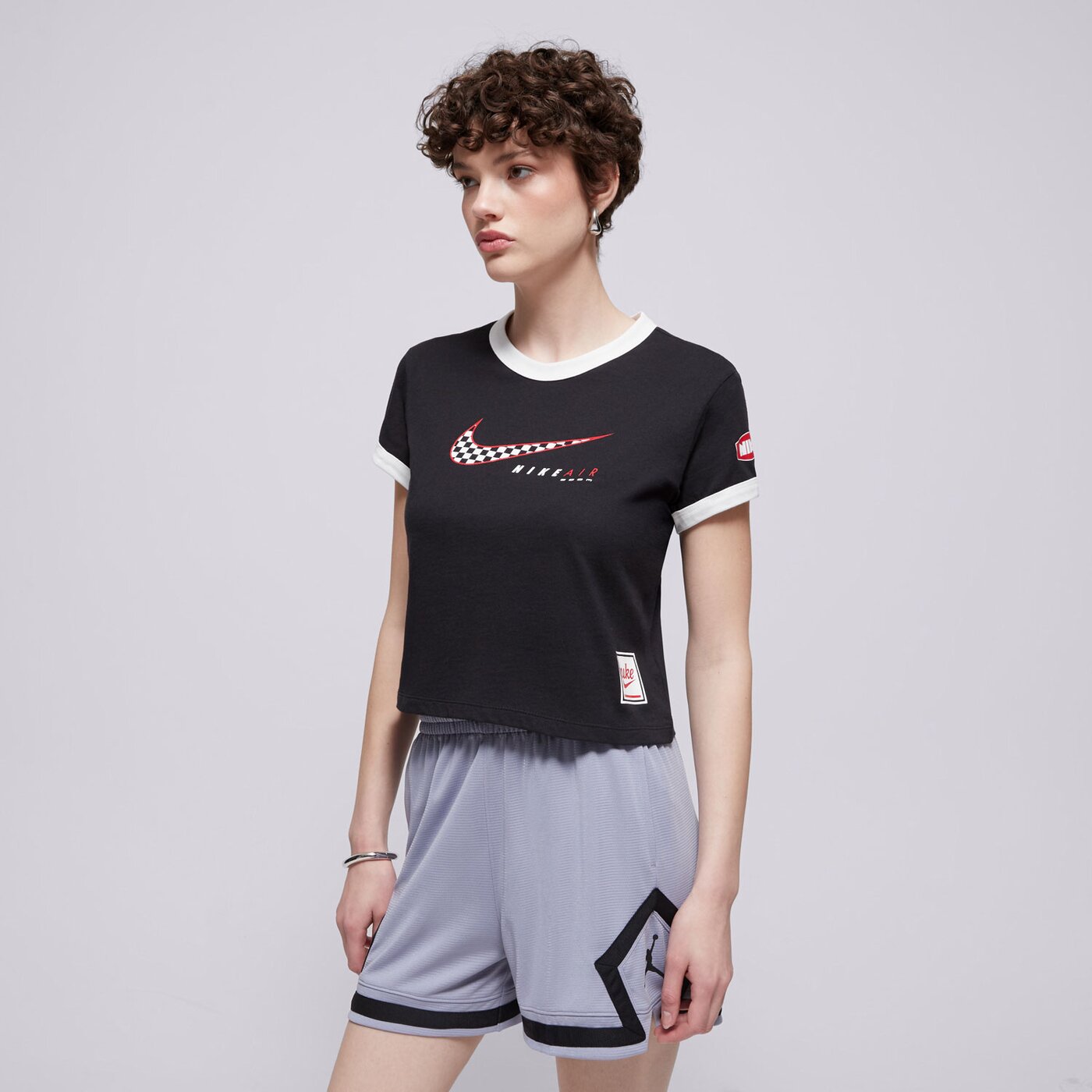 Дамска тениска NIKE ТЕНИСКА W NSW CLUB SS TEE MOTO RGR hq1707-010 цвят черен