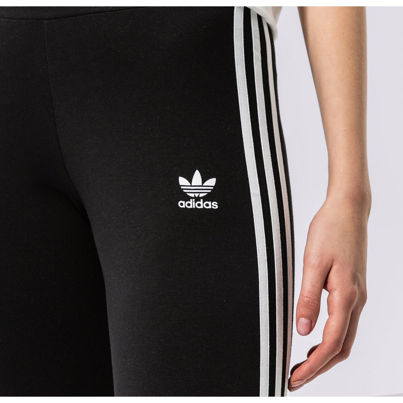 Дамски панталони ADIDAS КЛИН 3 STRIPES TIGHT hd2350 цвят черен