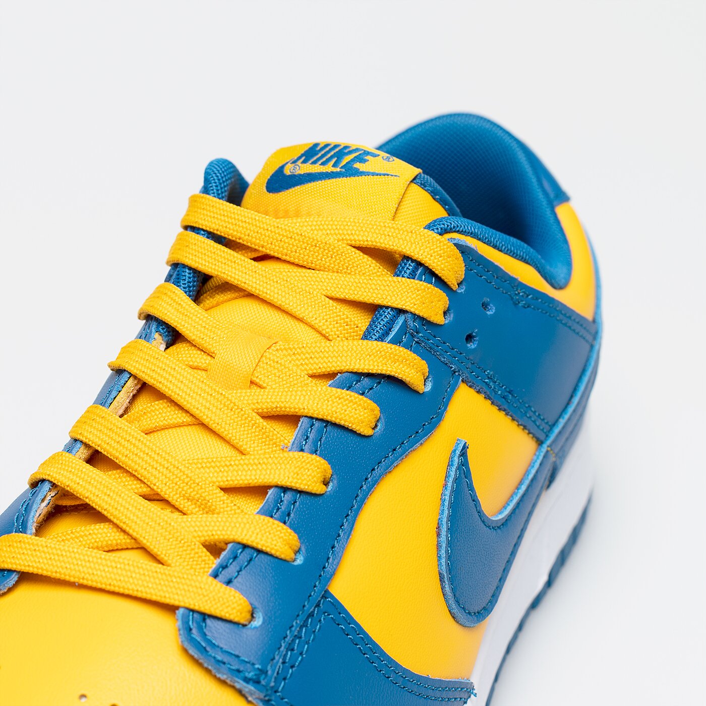 Мъжки маратонки NIKE DUNK LOW RETRO dd1391-402 цвят жълт