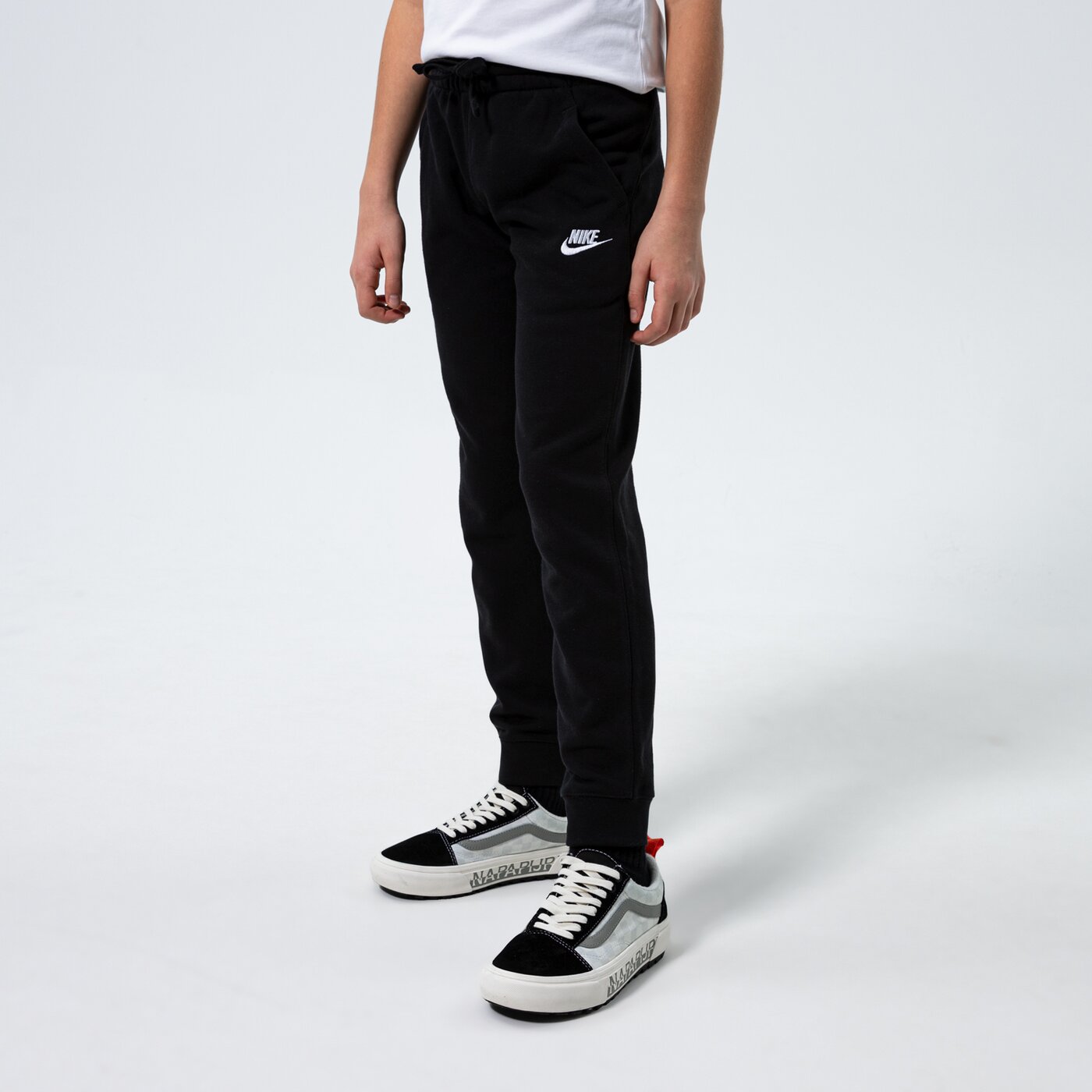 Детски панталони NIKE ПАНТАЛОНИ SPORTSWEAR CLUB FLEECE BOY da0864-010 цвят черен