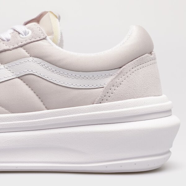 Дамски маратонки VANS UA OLD SKOOL OVERT CC vn0a7q5elgx1 цвят бял
