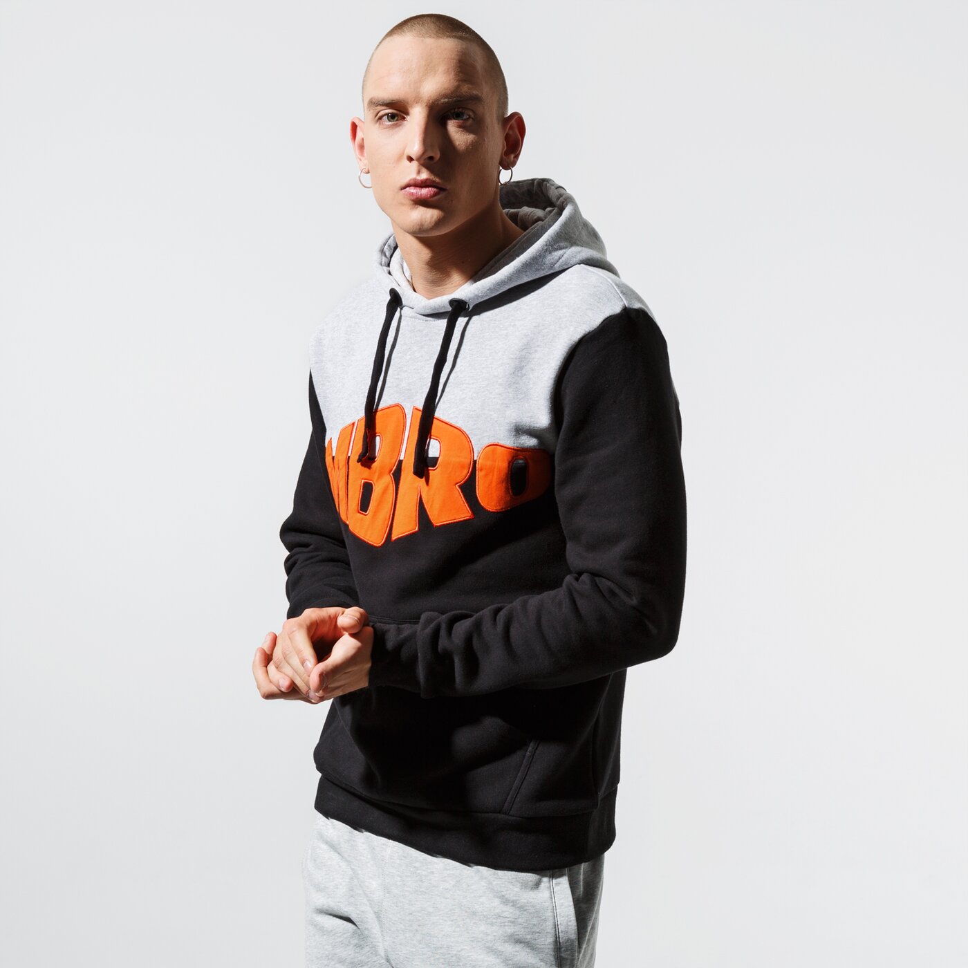 Мъжки суичър UMBRO СУИТЧЪР С КАЧУЛКА CLASSIC HOODY ul39blm88001 цвят черен