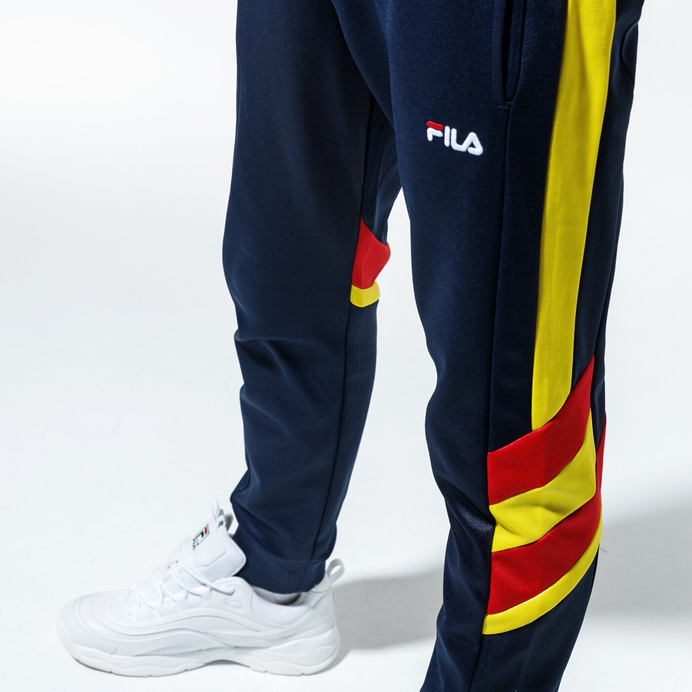 Мъжки панталони FILA ПАНТАЛОНИ NERITAN TRACK PANTS 687240a465 цвят тъмносин
