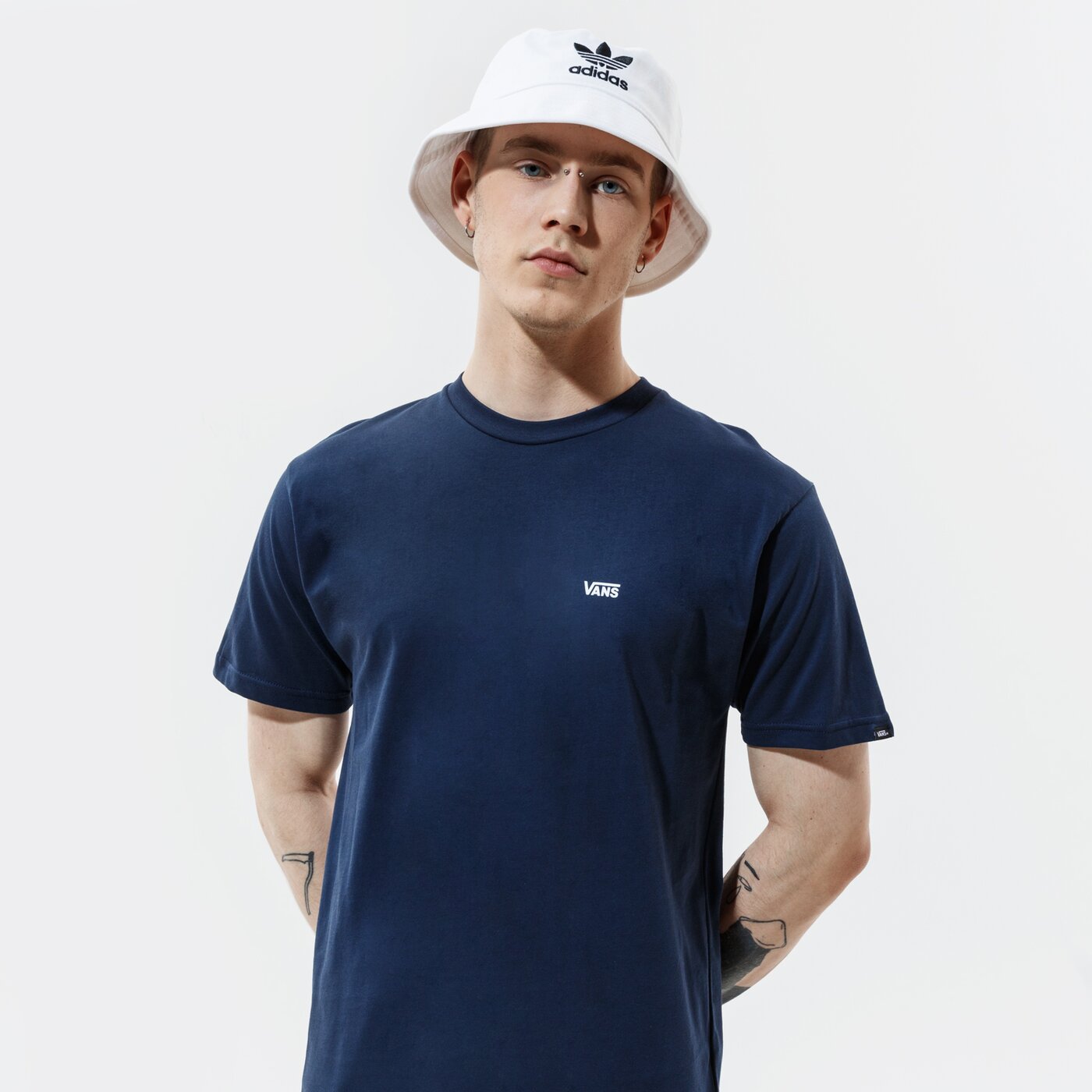 Мъжка тениска VANS ТЕНИСКА MN LEFT CHEST LOGO TEE АНЦУГS BLUES/WHITE vn0a3cze5s21 цвят тъмносин