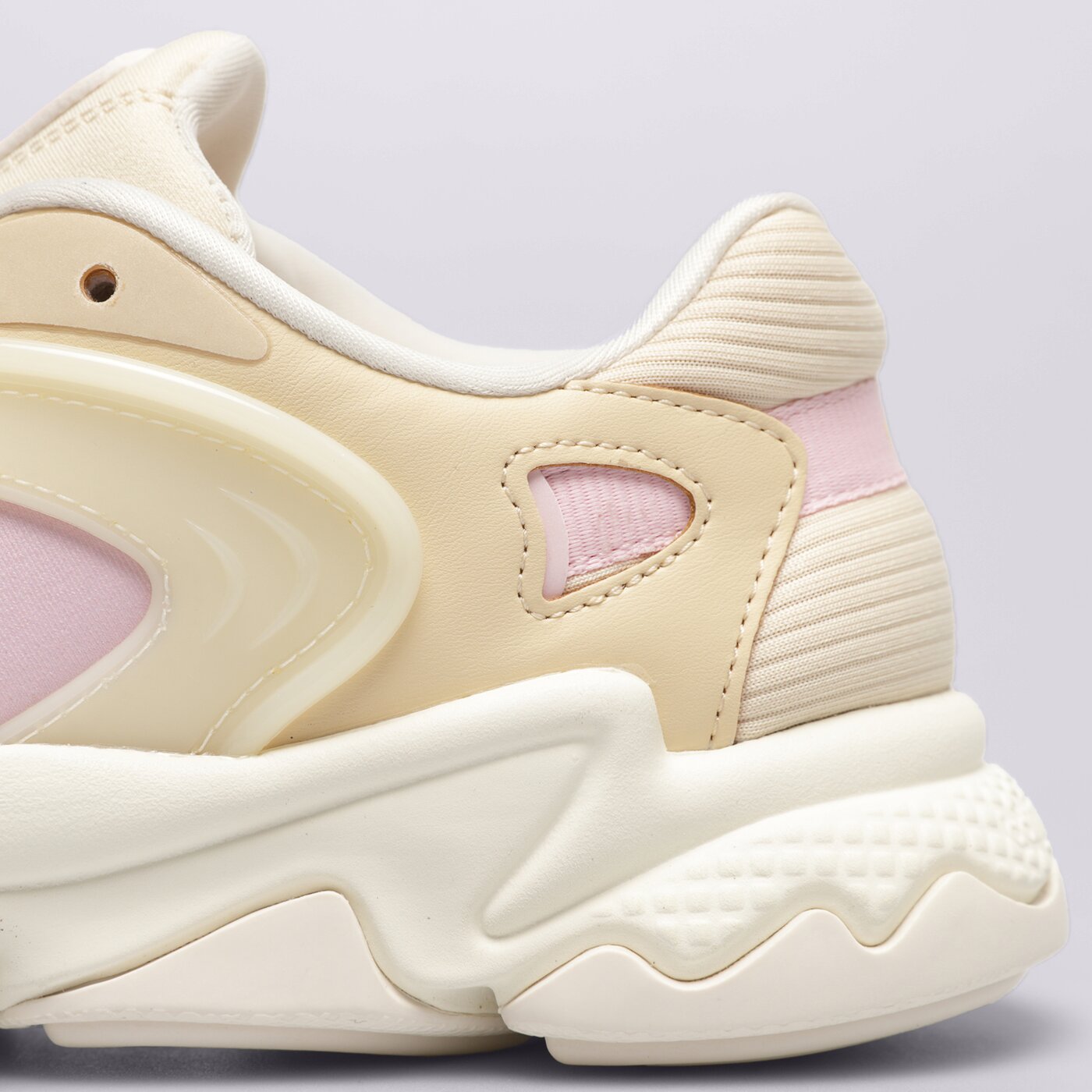 Дамски маратонки ADIDAS OZTRAL W hq4474 цвят бежов