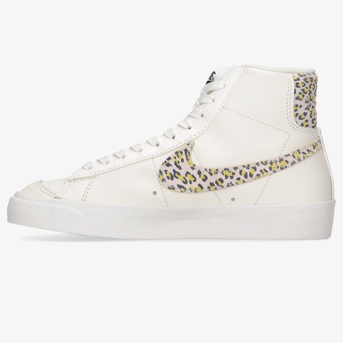 Дамски маратонки NIKE W BLAZER MID '77 SE dh9633-100 цвят бежов