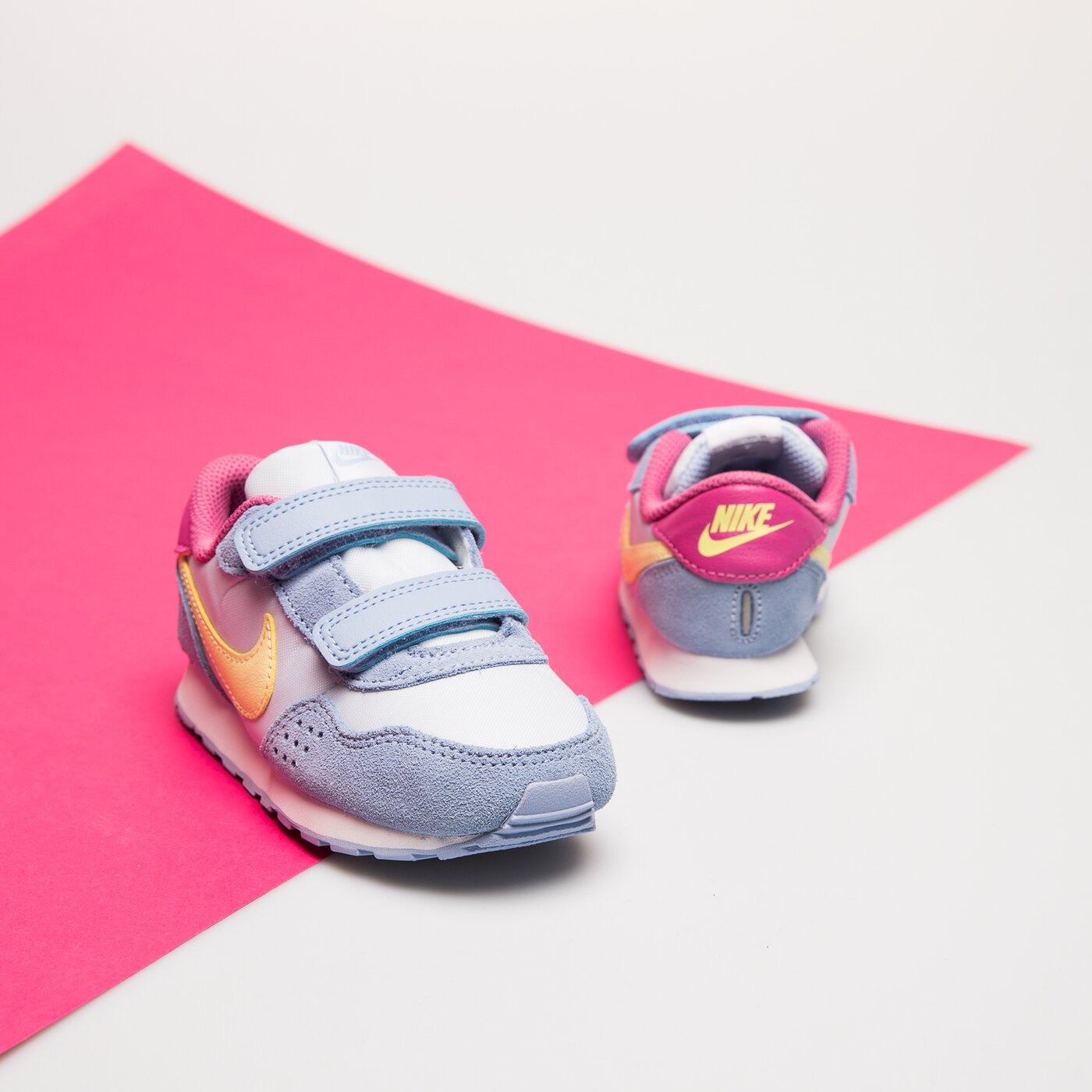 Детски маратонки NIKE MD VALIANT cn8560-407 цвят многоцветен