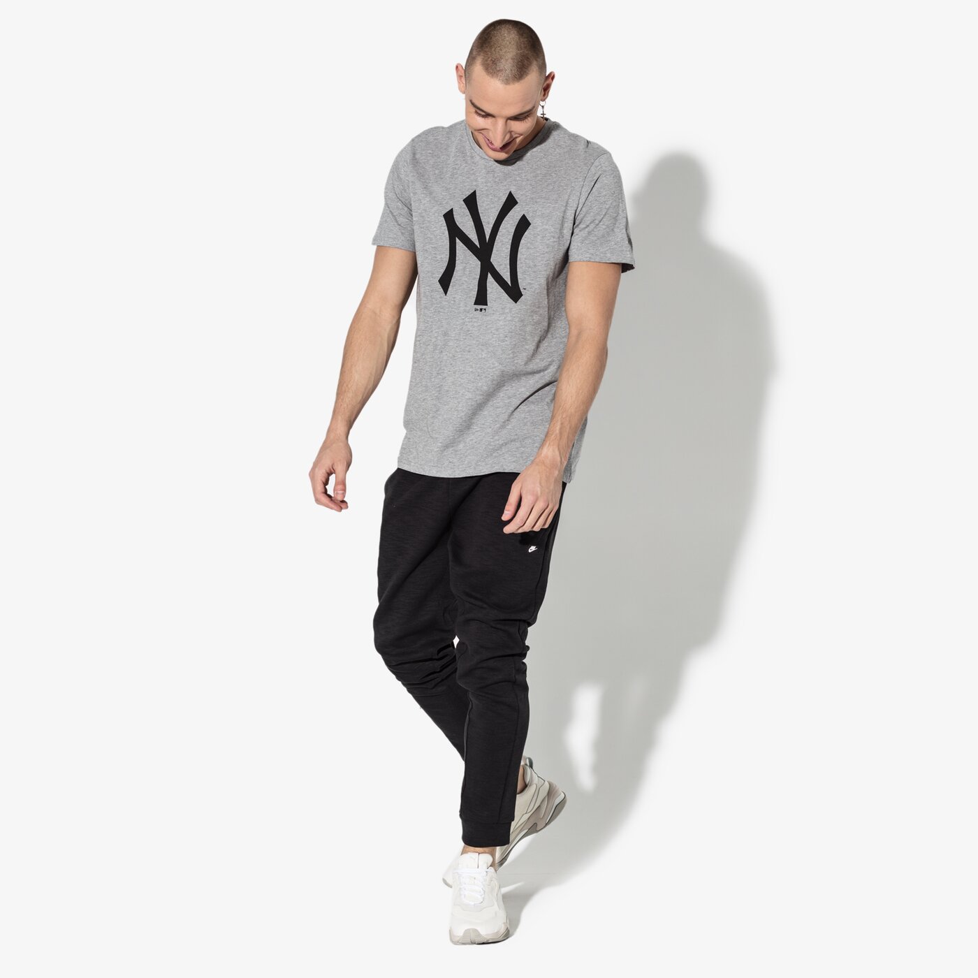 Мъжка тениска NEW ERA ТЕНИСКА SS MLB NYY GREY NEW YORK YANKEES LGH 11863696 цвят сив