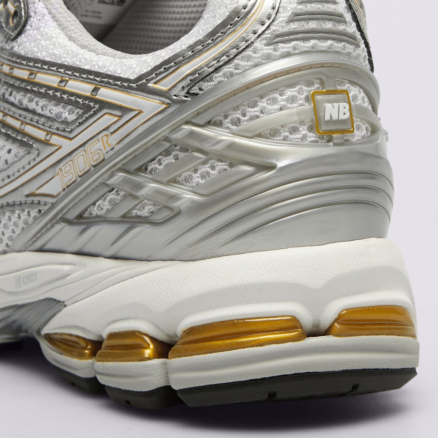 Дамски маратонки NEW BALANCE 1906 m1906ri цвят бял