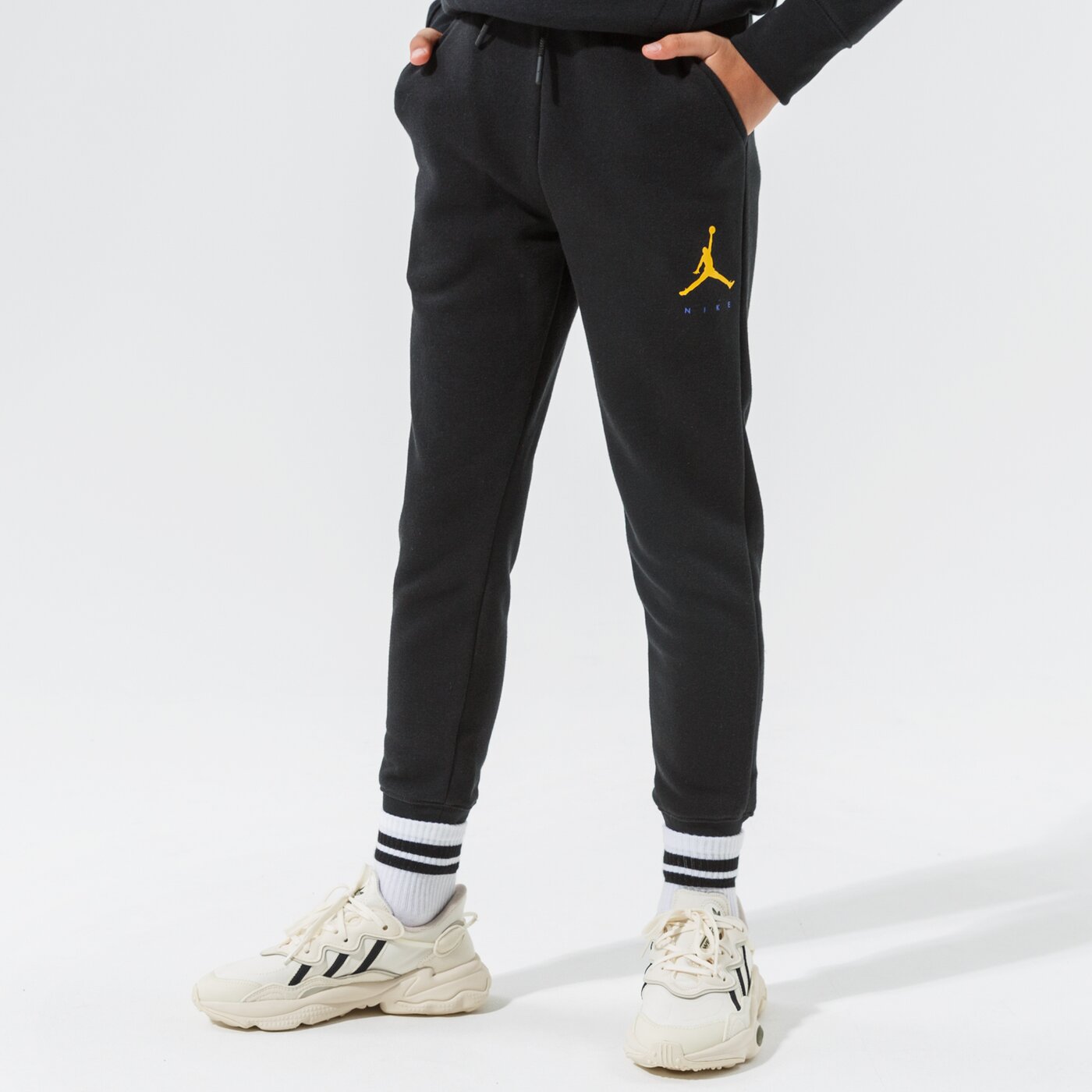 Детски панталони JORDAN ПАНТАЛОНИ JUMPMAN BY NIKE PANT BOY 95a678-023 цвят черен