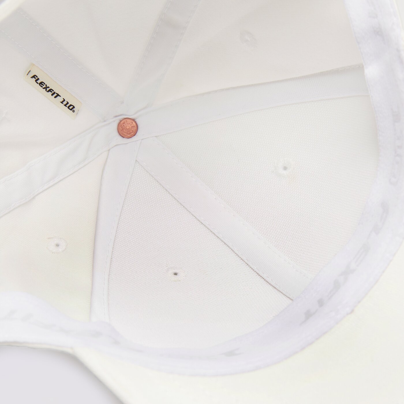 Дамска шапка с козирка LEVI'S ШАПКА HOUSEMARK FLEXFIT CAP d7723-0001 цвят бял