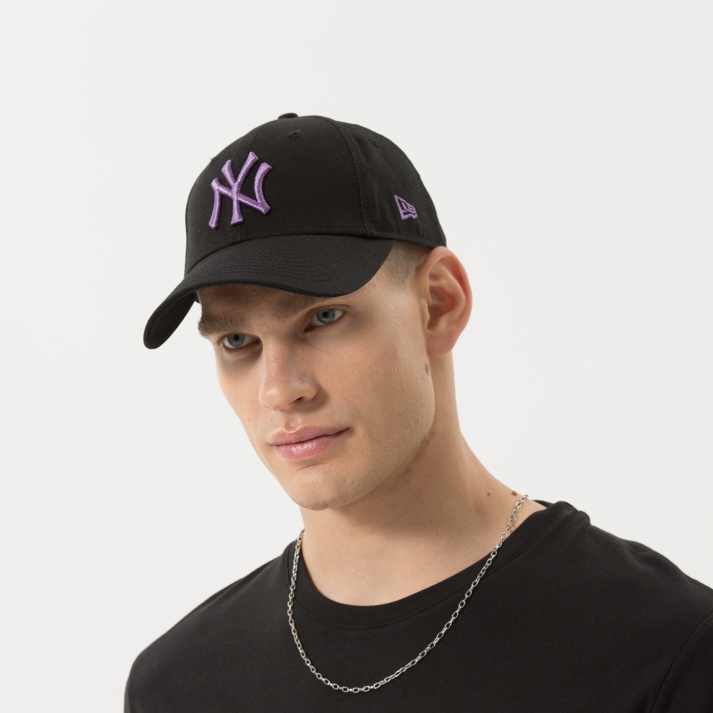 Дамска шапка с козирка NEW ERA ШАПКА WMNS ESS 940 NYY BLK NEW YORK YANKEES BLKPNO 60240300 цвят черен