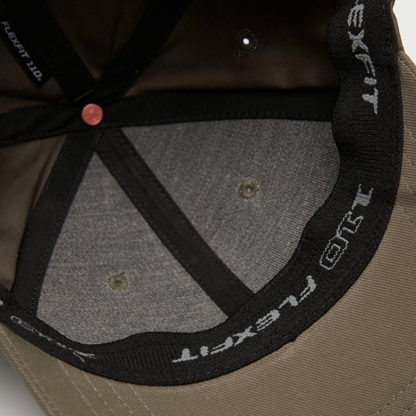 Дамска шапка с козирка LEVI'S ШАПКА HOUSEMARK FLEXFIT CAP d7723-0005 цвят зелен