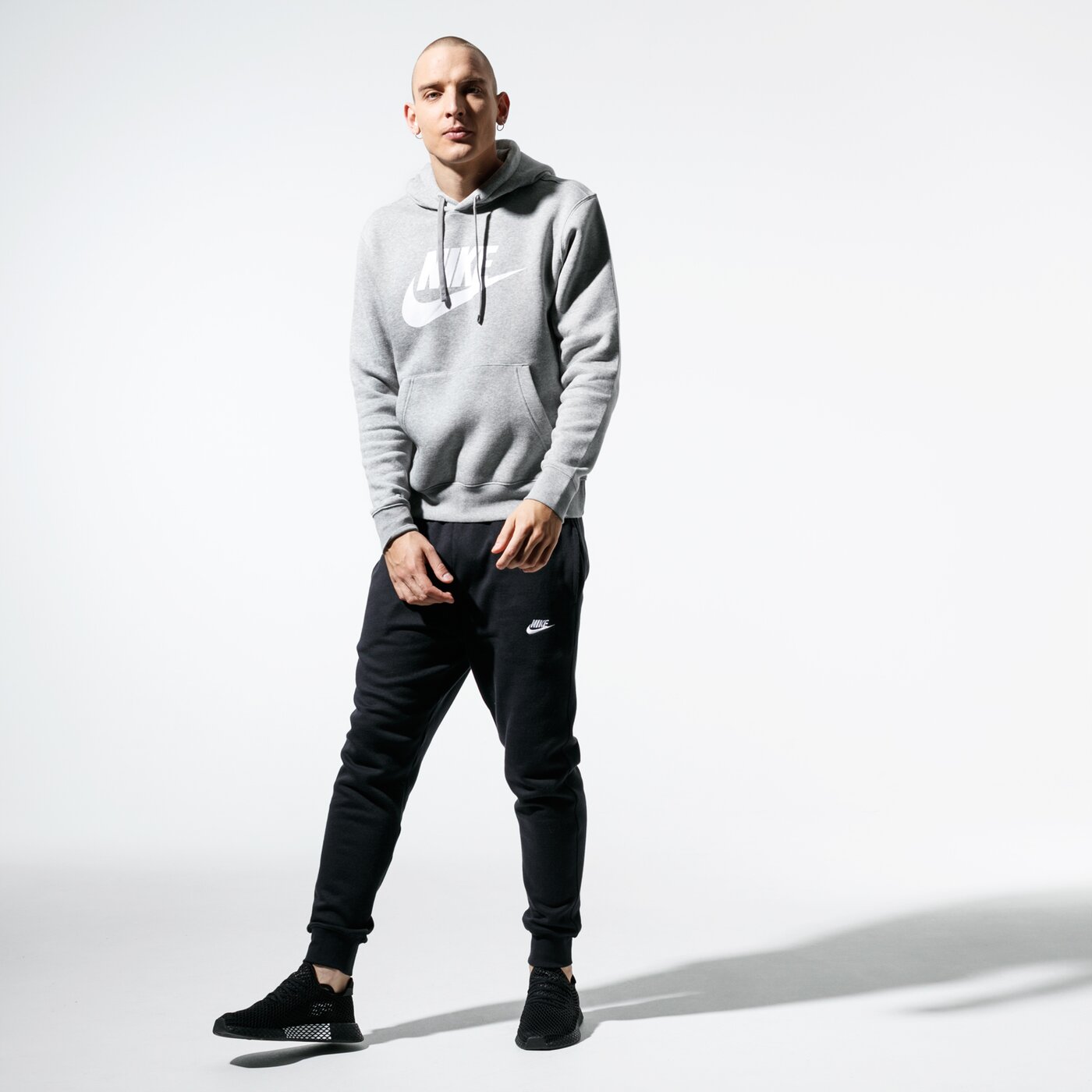 Мъжки суичър NIKE СУИТЧЪР С КАЧУЛКА SPORTSWEAR CLUB FLEECE bv2973-063 цвят сив