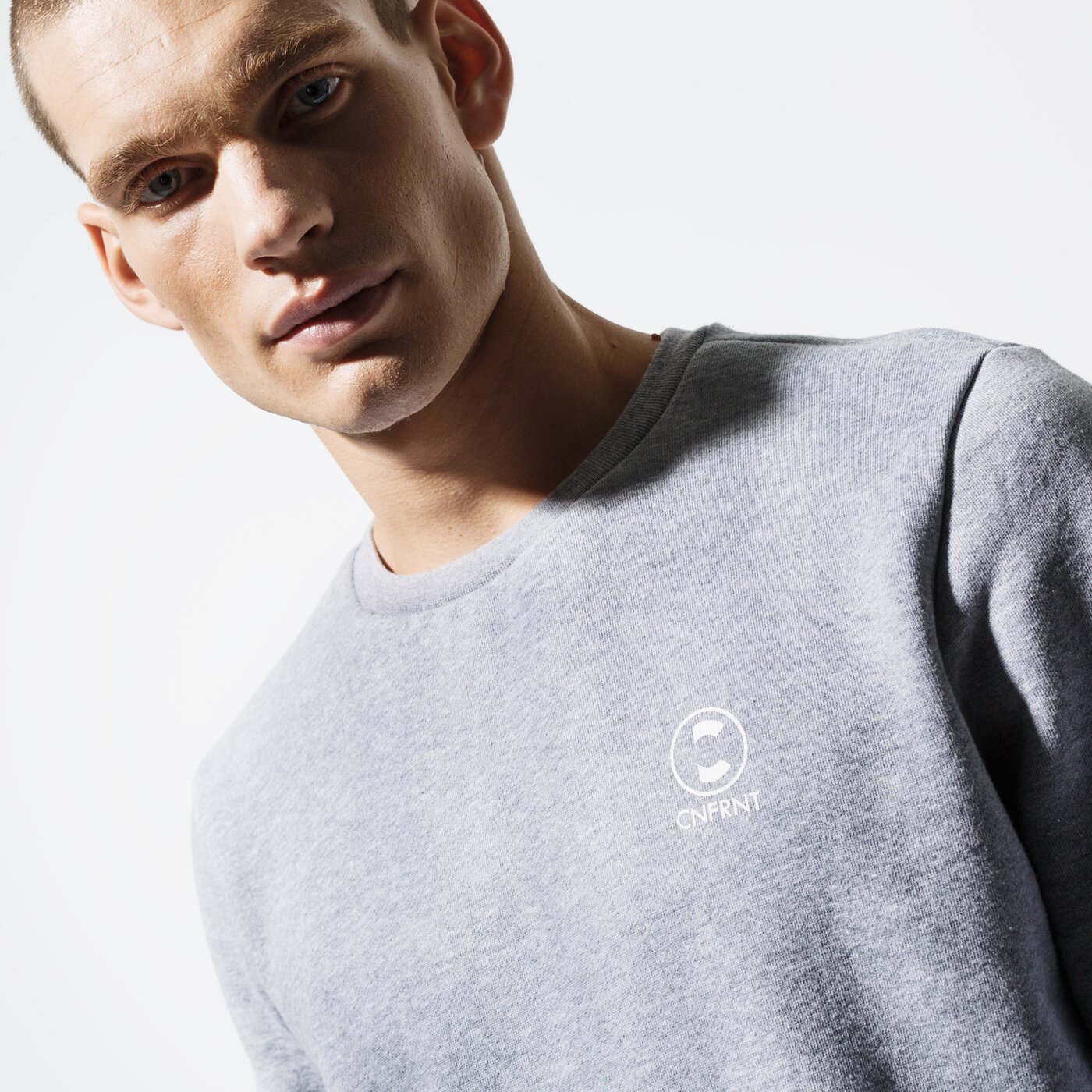 Мъжки суичър CONFRONT СУИТЧЪР ESSENTIAL GRY SWEATSHIRT cf39blm39004 цвят сив