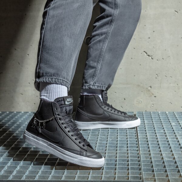 Дамски маратонки NIKE W BLAZER MID '77 LX dm0850-001 цвят черен