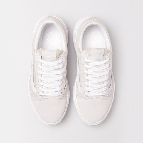 Дамски маратонки VANS UA OLD SKOOL OVERT CC vn0a7q5elgx1 цвят бял