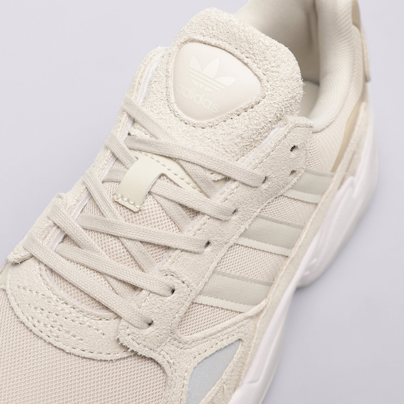 Дамски маратонки ADIDAS FALCON W ig8303 цвят бежов