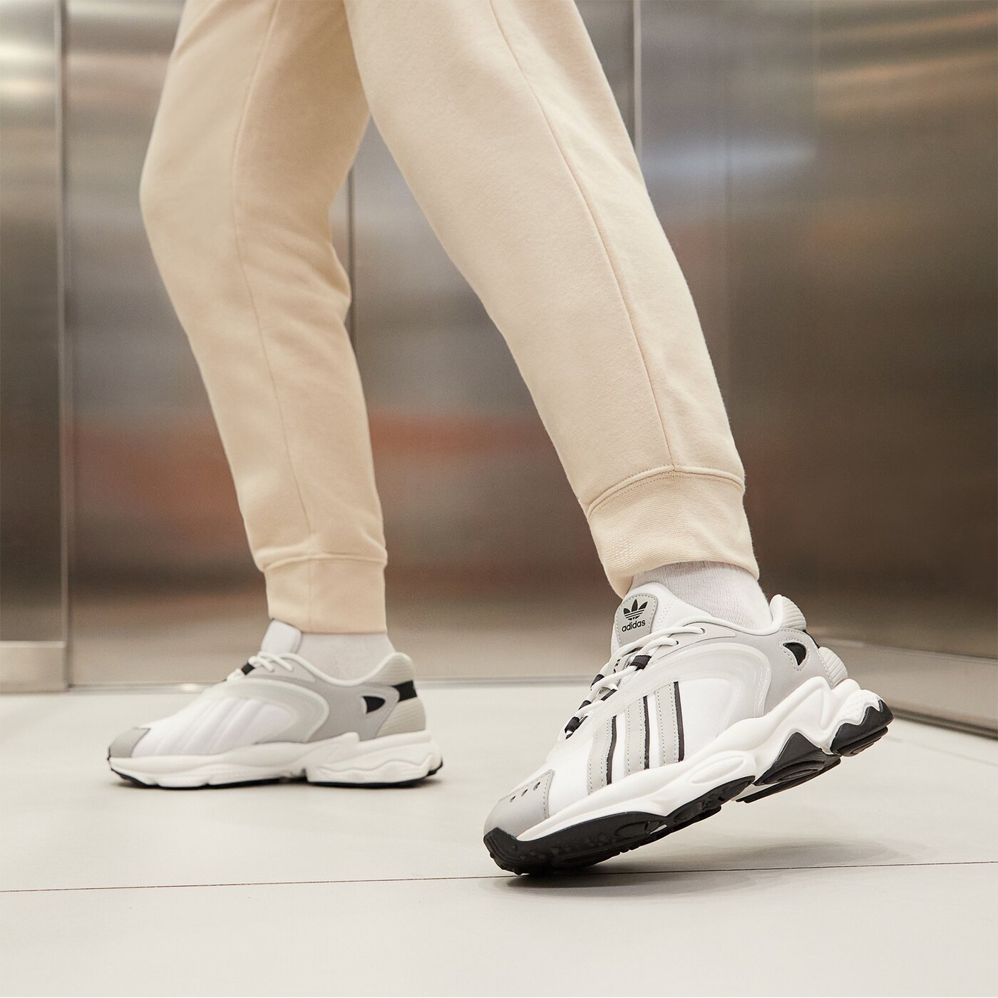 Дамски маратонки ADIDAS OZTRAL W hq6765 цвят сив