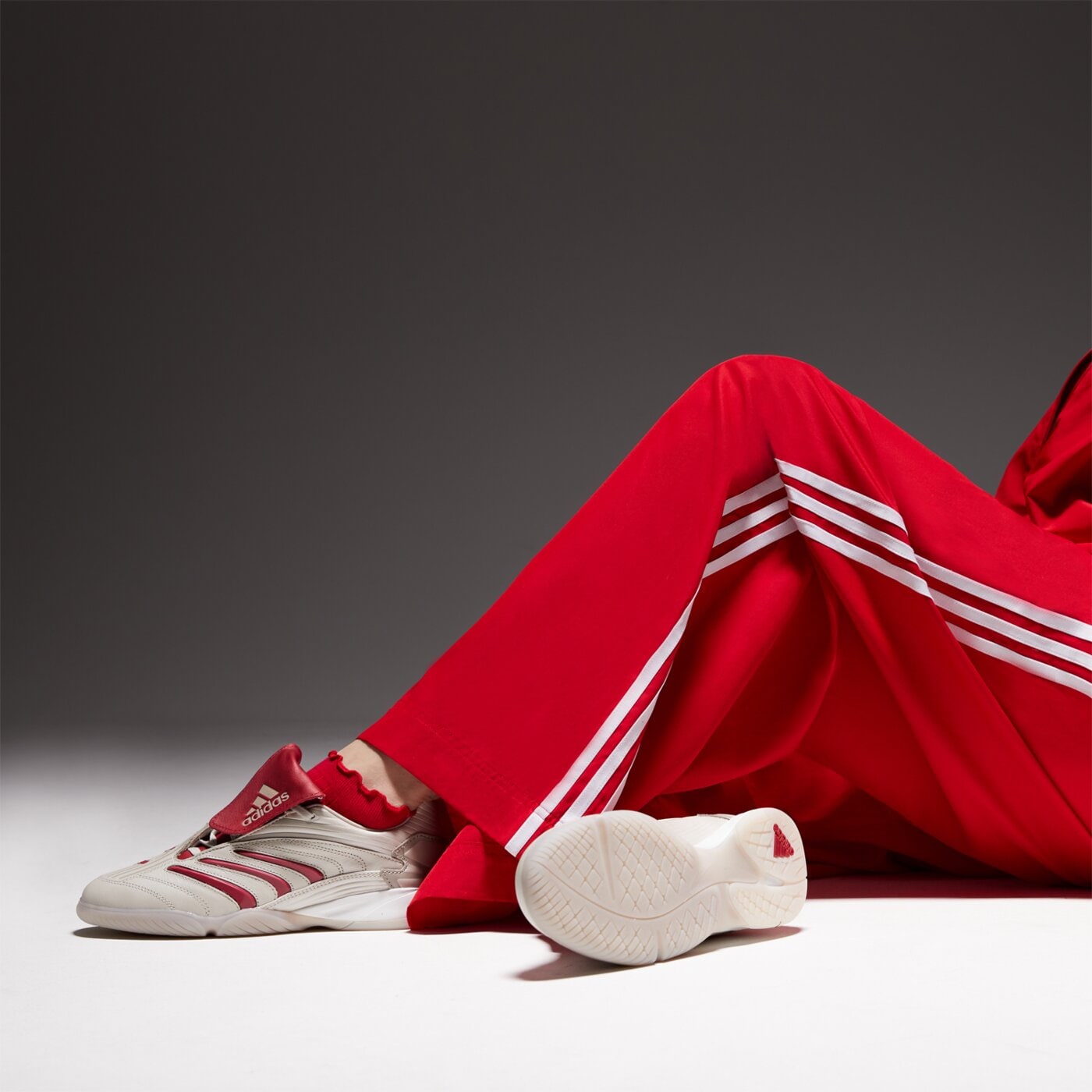 Дамски маратонки ADIDAS PREDATOR SALA jr4226 цвят бял