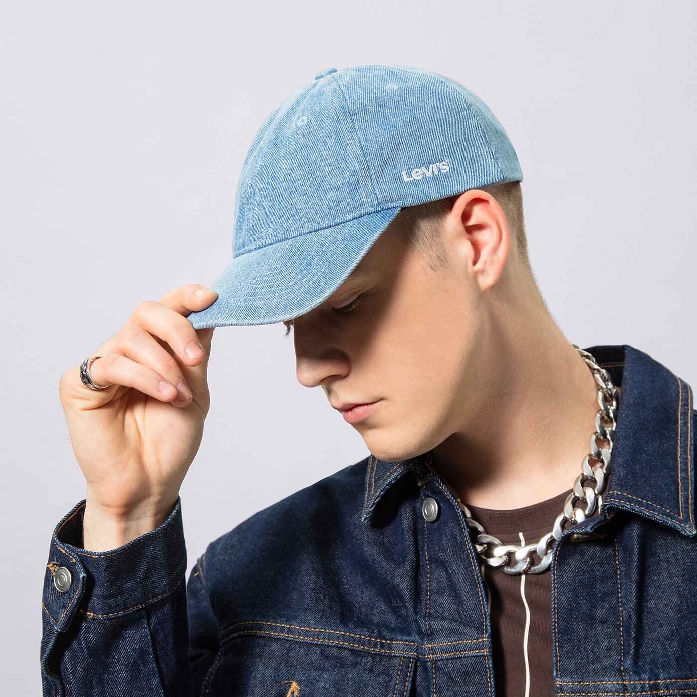 Дамска шапка с козирка LEVI'S ШАПКА ESSENTIAL CAP d75890003 цвят син