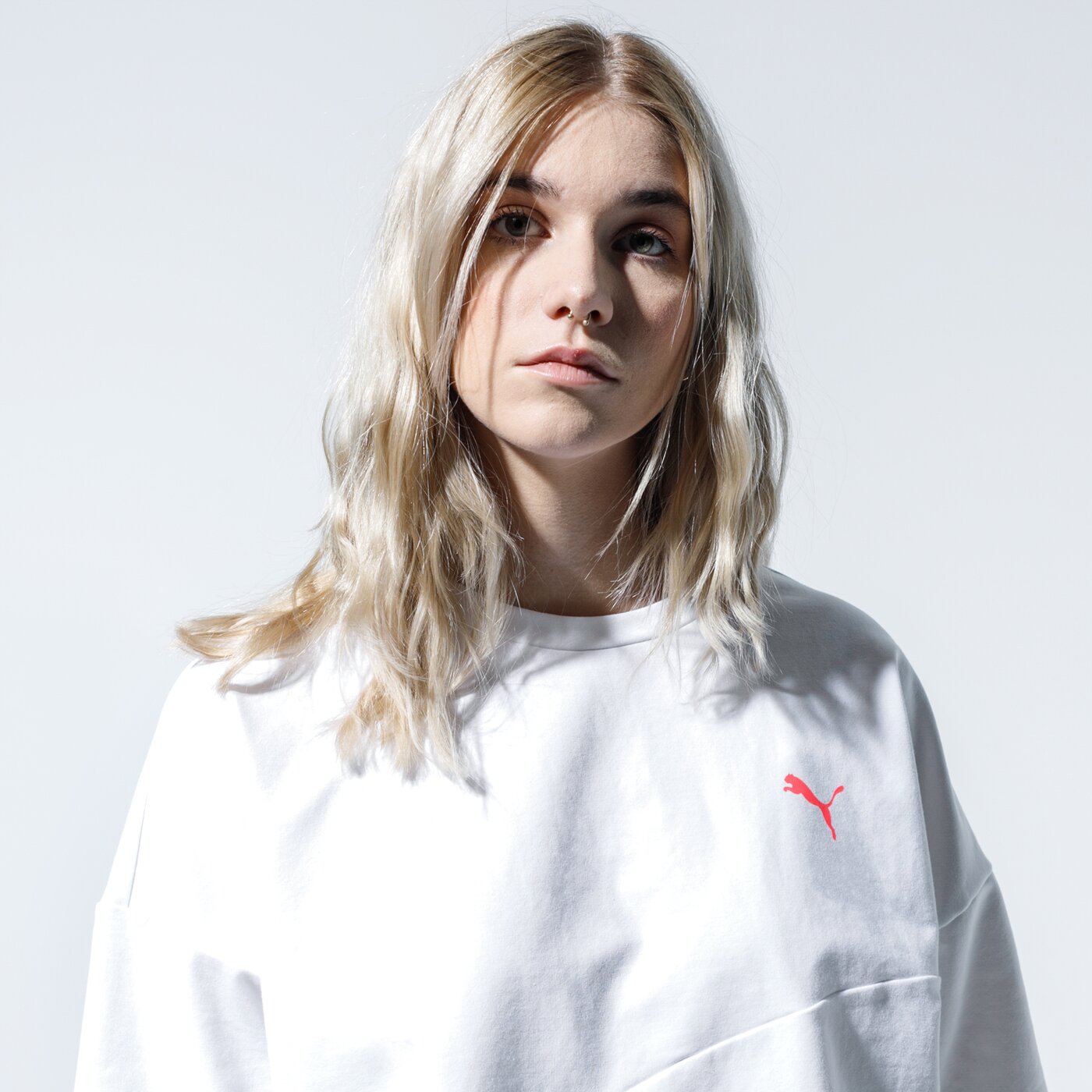 Дамска тениска PUMA ТЕНИСКА EVIDE FORM STRIPE CROP TEE 59629802 цвят бял