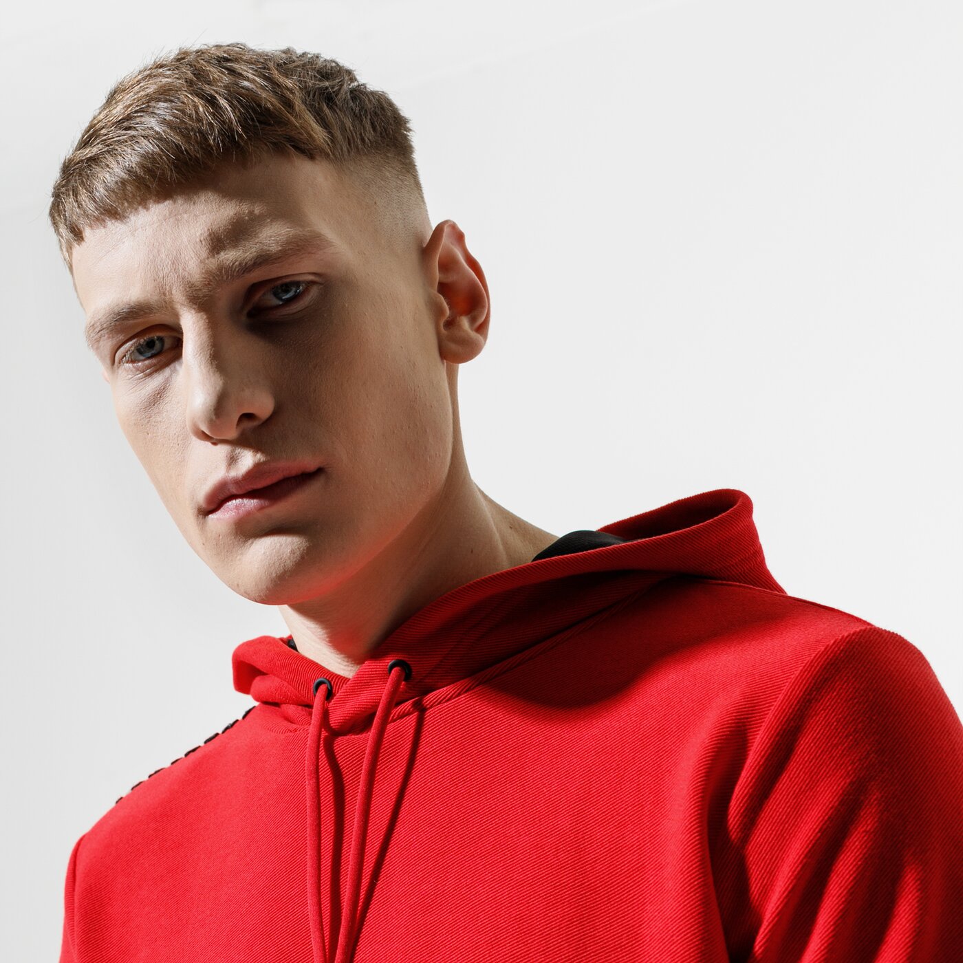 Мъжки суичър CONFRONT СУИТЧЪР С КАЧУЛКА TYRION cf120blm53001 цвят червен