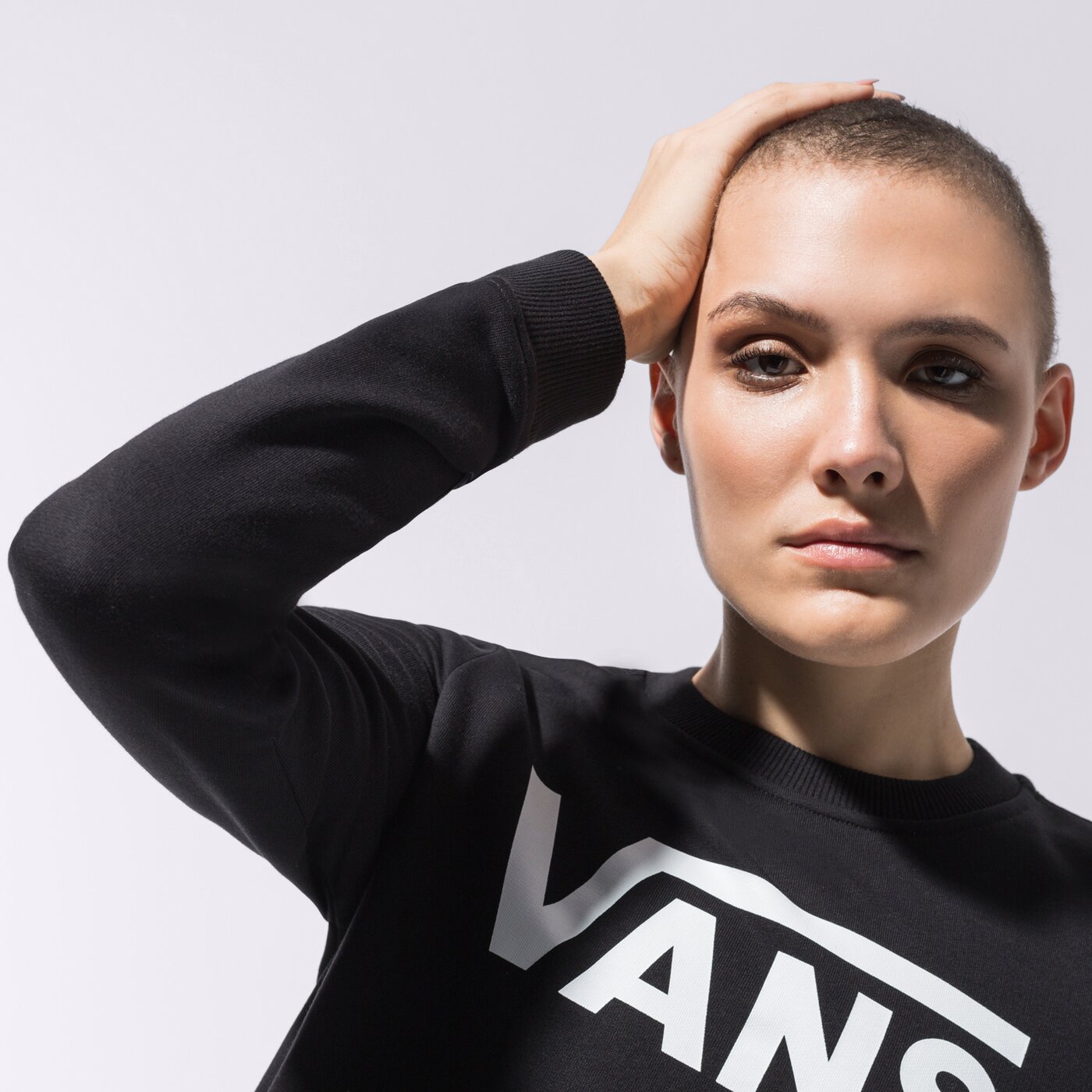 Дамски суичър VANS СУИТЧЪР CLASSIC V CREW vn0a4s97blk1 цвят черен