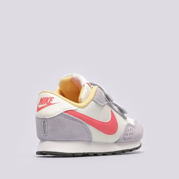 Детски маратонки NIKE MD VALIANT cn8560-502 цвят бежов
