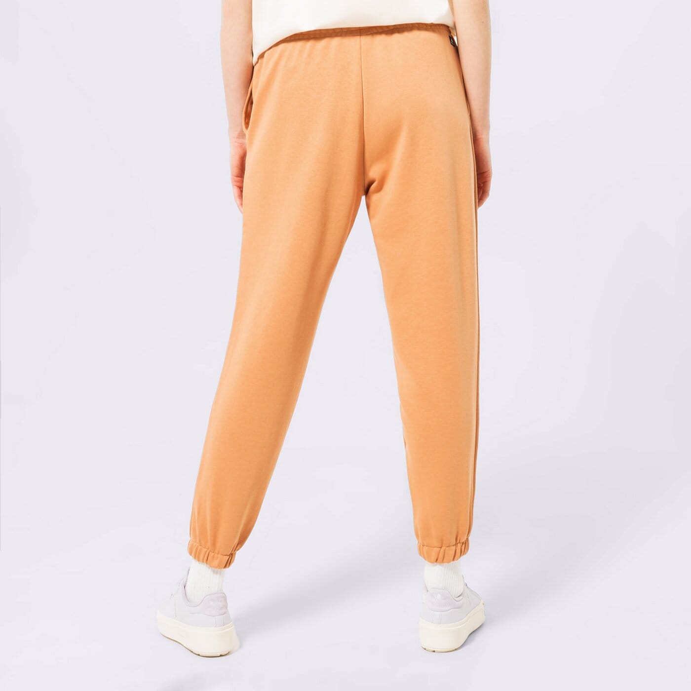 Дамски панталони NEW BALANCE ПАНТАЛОНИ NB ESSENTIALS GRAPHIC FLEECE wp31508sei цвят оранжев