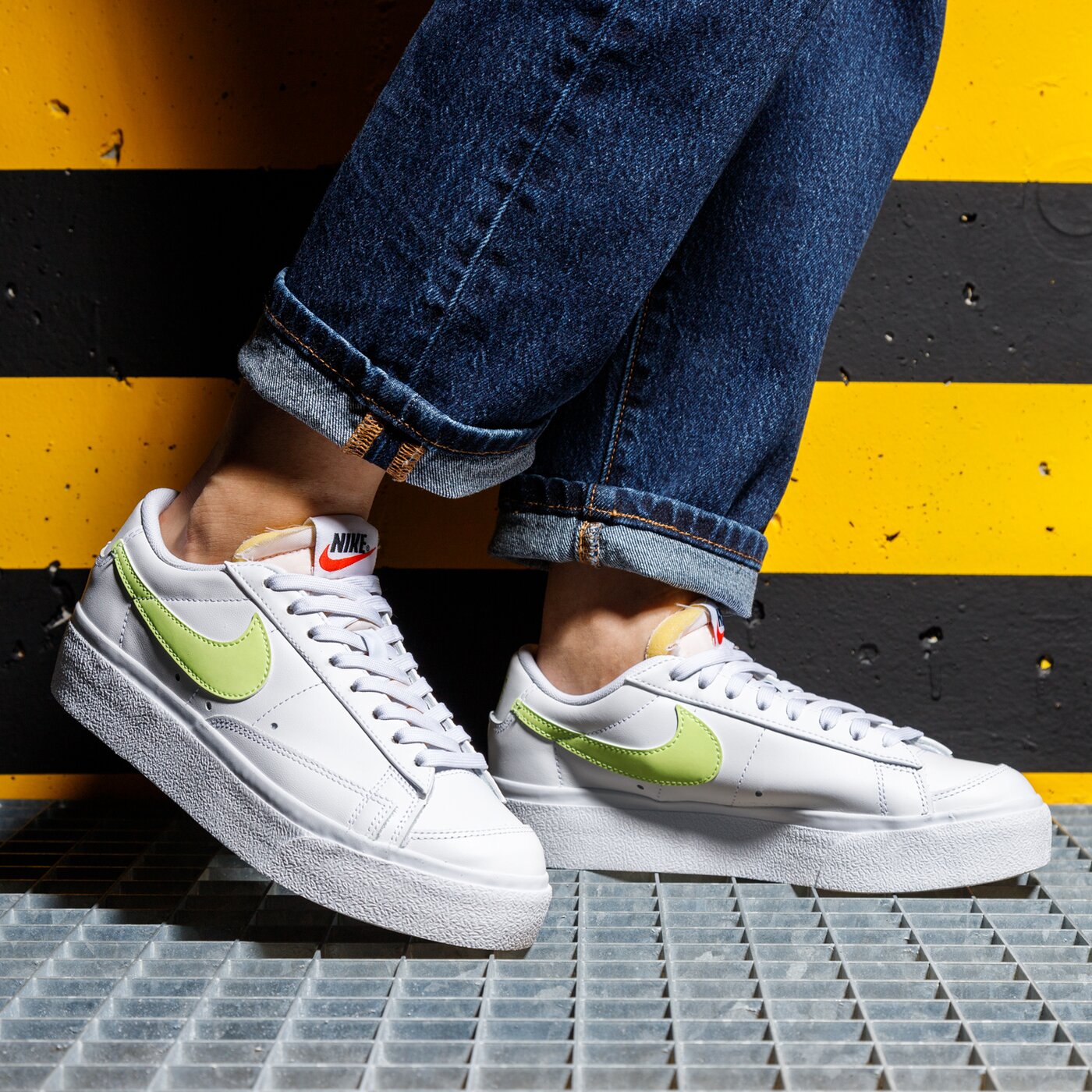 Дамски маратонки NIKE BLAZER LOW PLATFORM dj0292-102 цвят бял