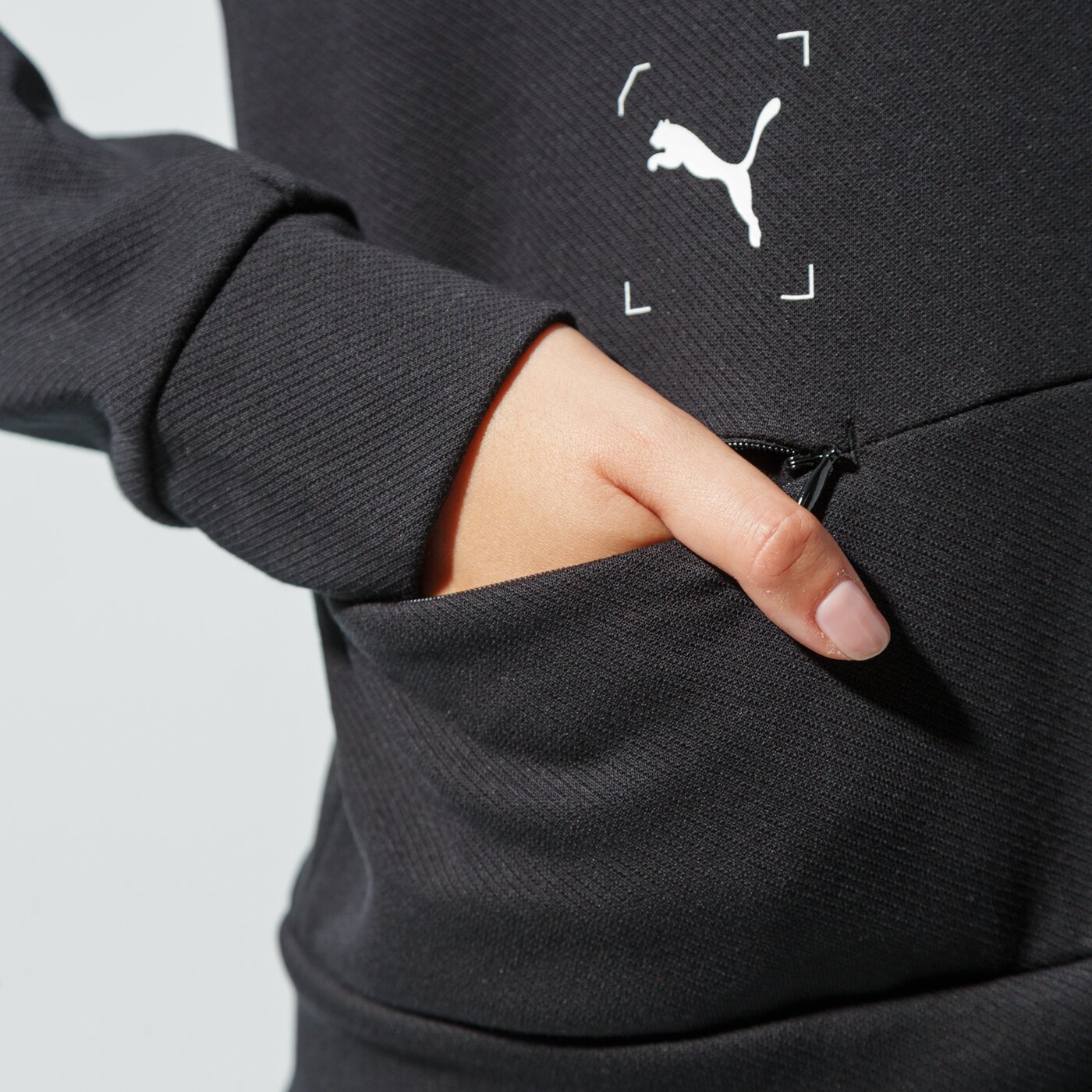 Дамски суичър PUMA СУИТЧЪР С КАЧУЛКА NU-TILITY HOODIE 58354801 цвят черен