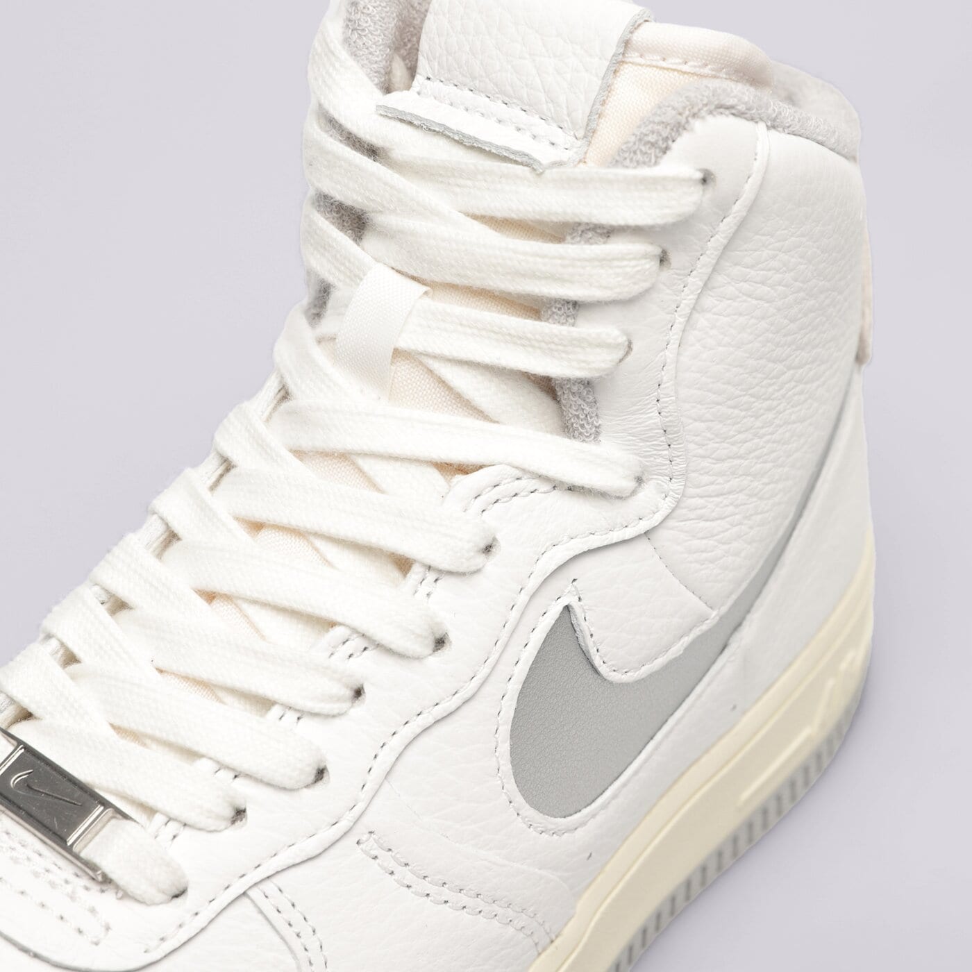 Дамски маратонки NIKE W AF1 SCULPT dc3590-101 цвят бял