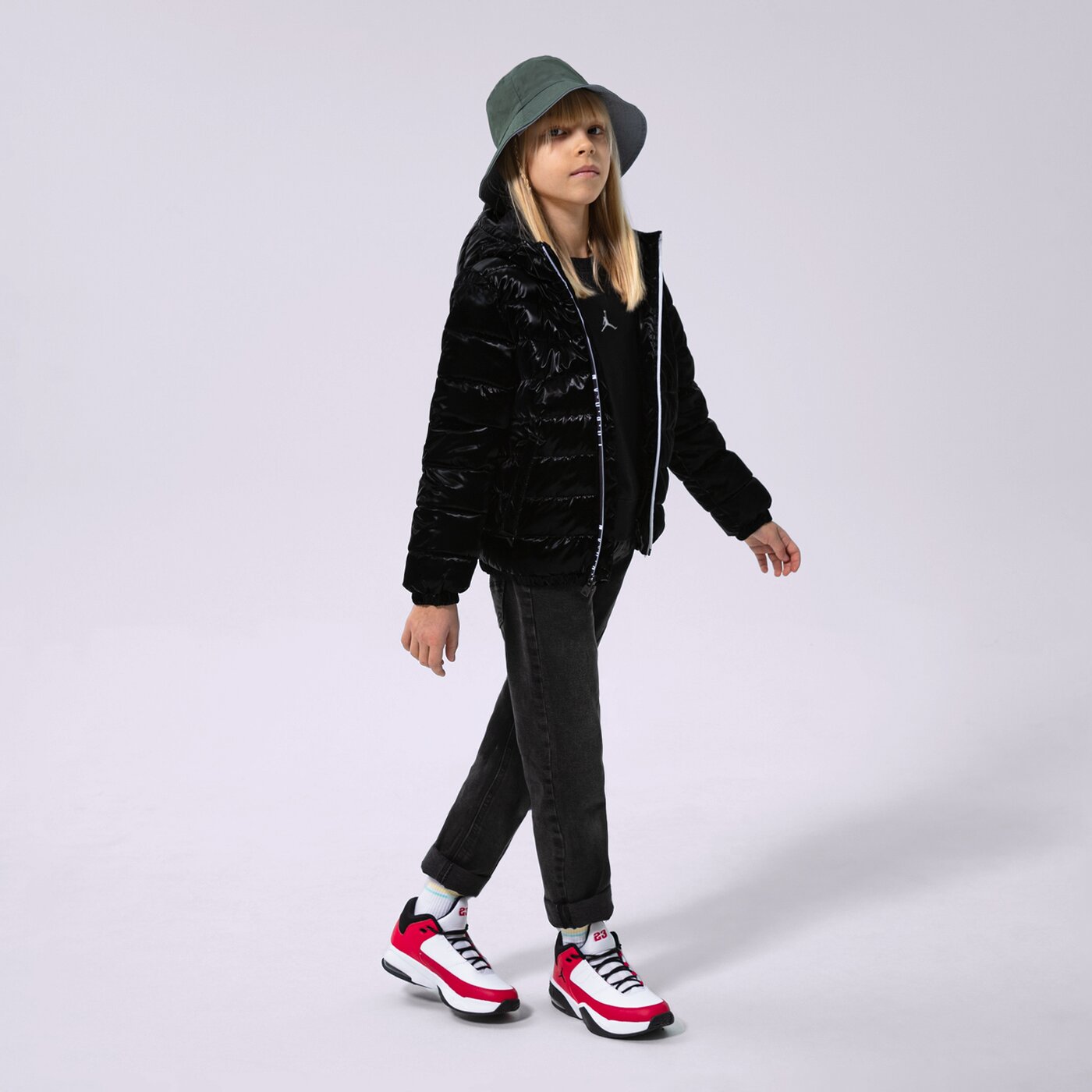 Детски суичър JORDAN СУИТЧЪР ESSENTIALS CREW GIRL 45a859-023 цвят черен