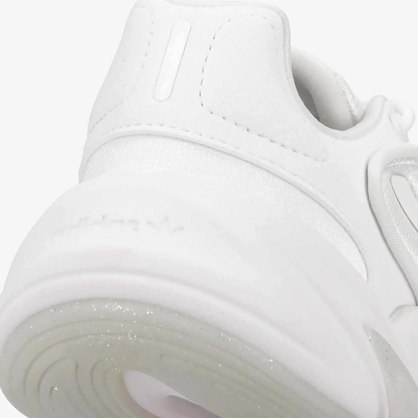 Дамски маратонки ADIDAS OZELIA W h04269 цвят бял