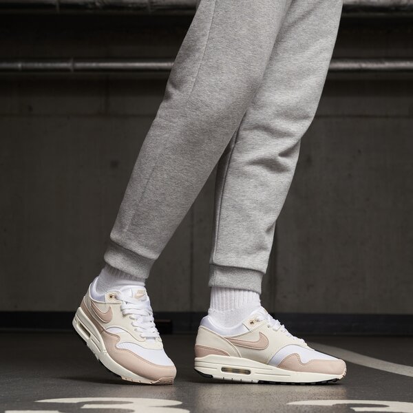 Дамски маратонки NIKE AIR MAX 1 '87 dz2628-101 цвят бежов