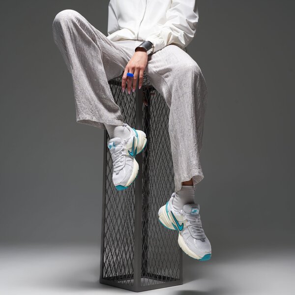 Дамски маратонки NIKE V2K RUN fd0736-105 цвят бял