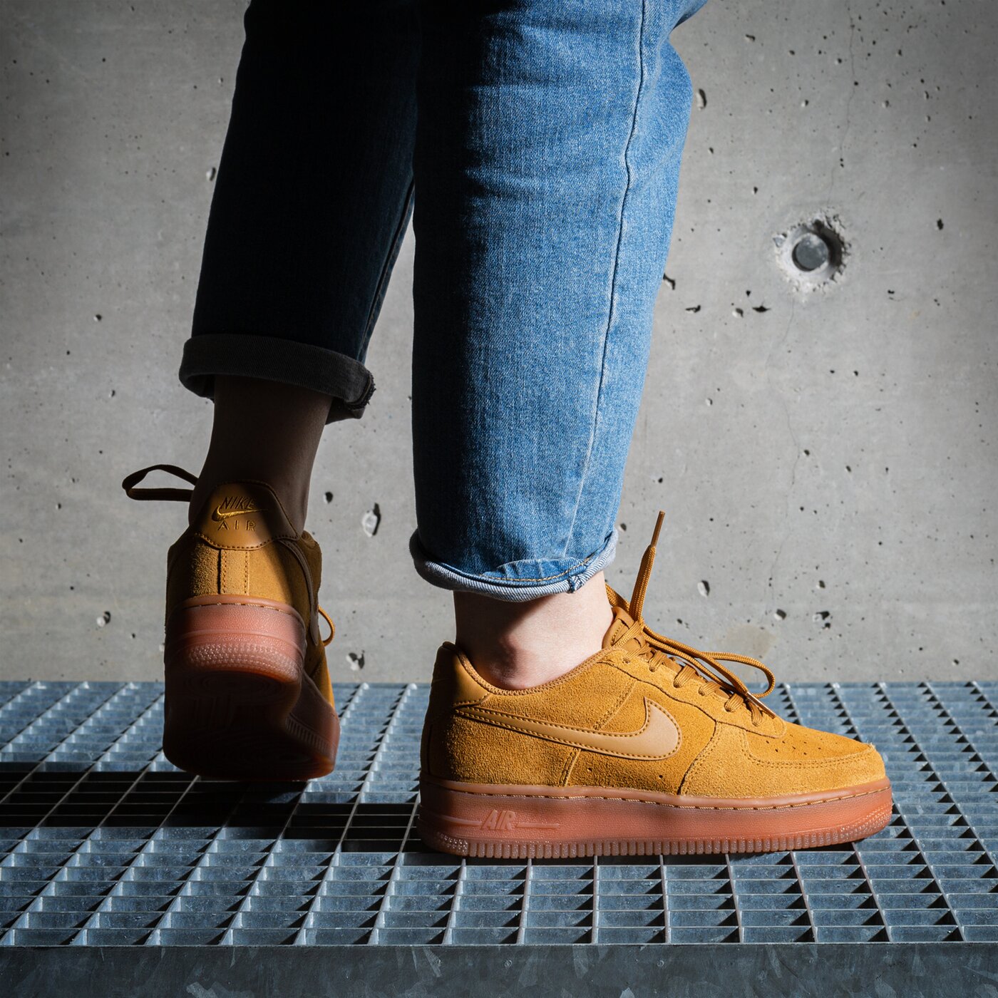 Детски маратонки NIKE AIR FORCE 1 LV8 3 bq5485-700 цвят кафяв