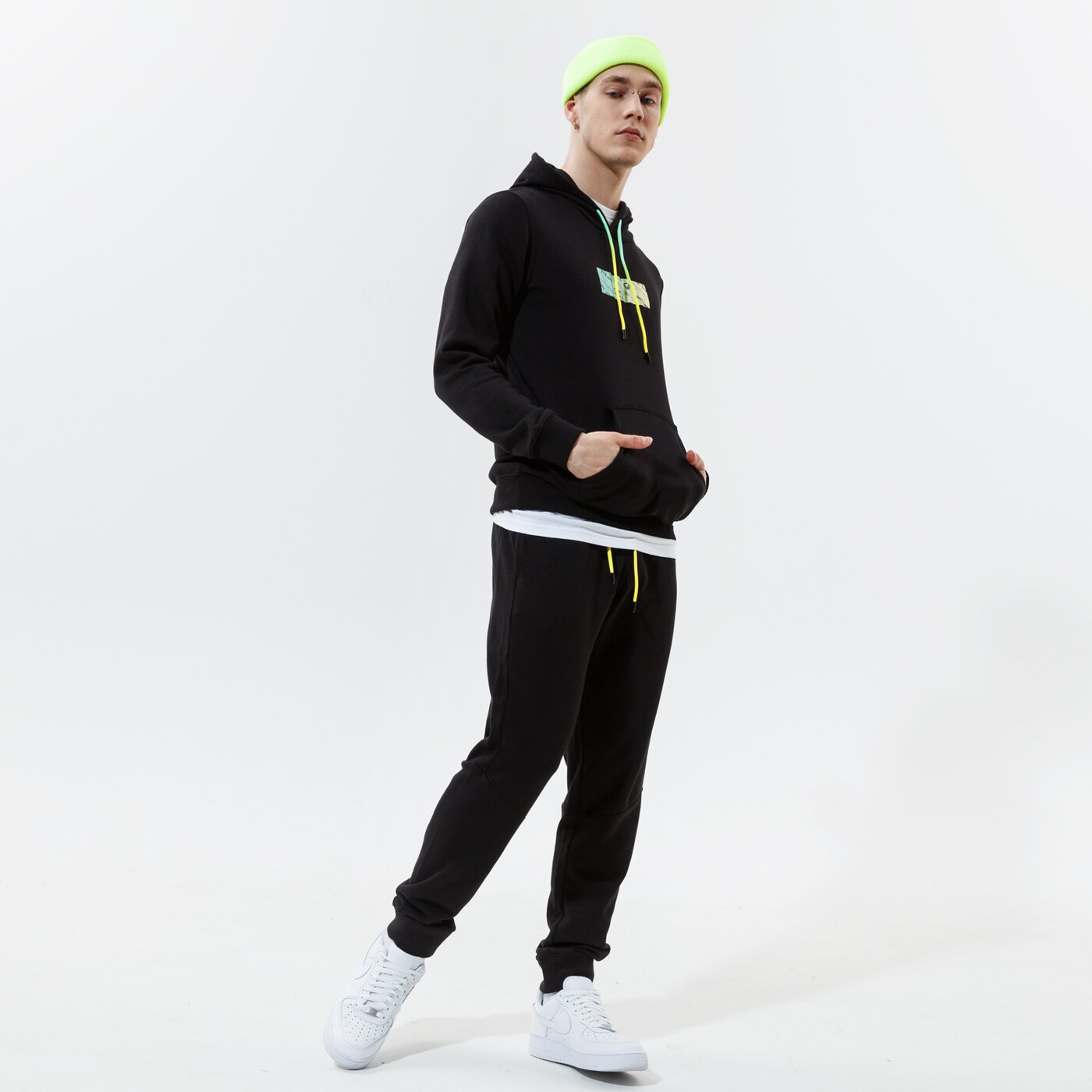 Мъжки суичър CHAMPION СУИТЧЪР С КАЧУЛКА HOODED SWEATSHIRT 215785kk001 цвят черен