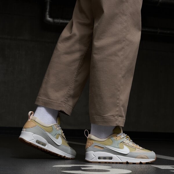 Дамски маратонки NIKE W AIR MAX 90 FUTURA MIN dv7190-700 цвят златен