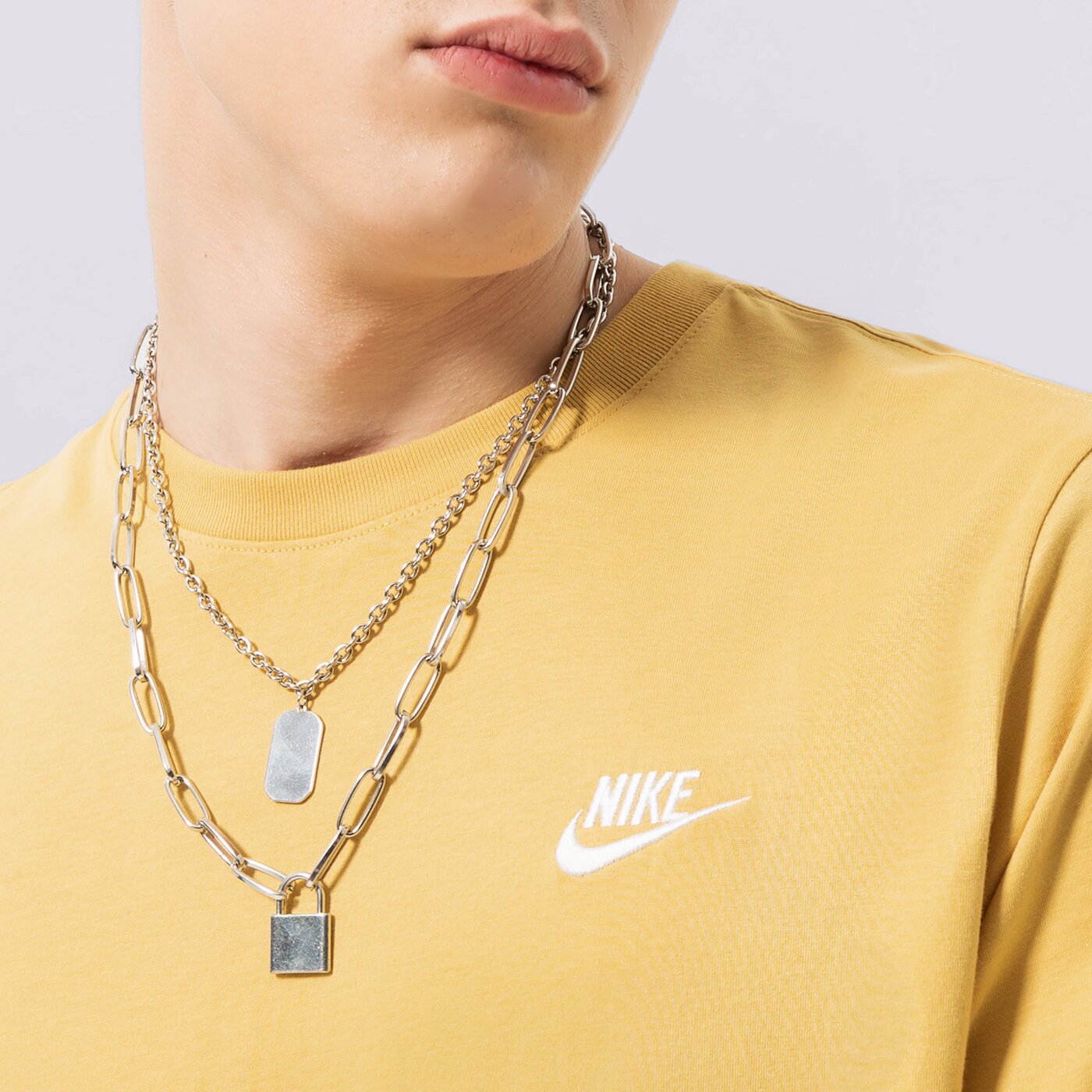 Мъжка тениска NIKE ТЕНИСКА SPORTSWEAR CLUB ar4997-725 цвят горчица