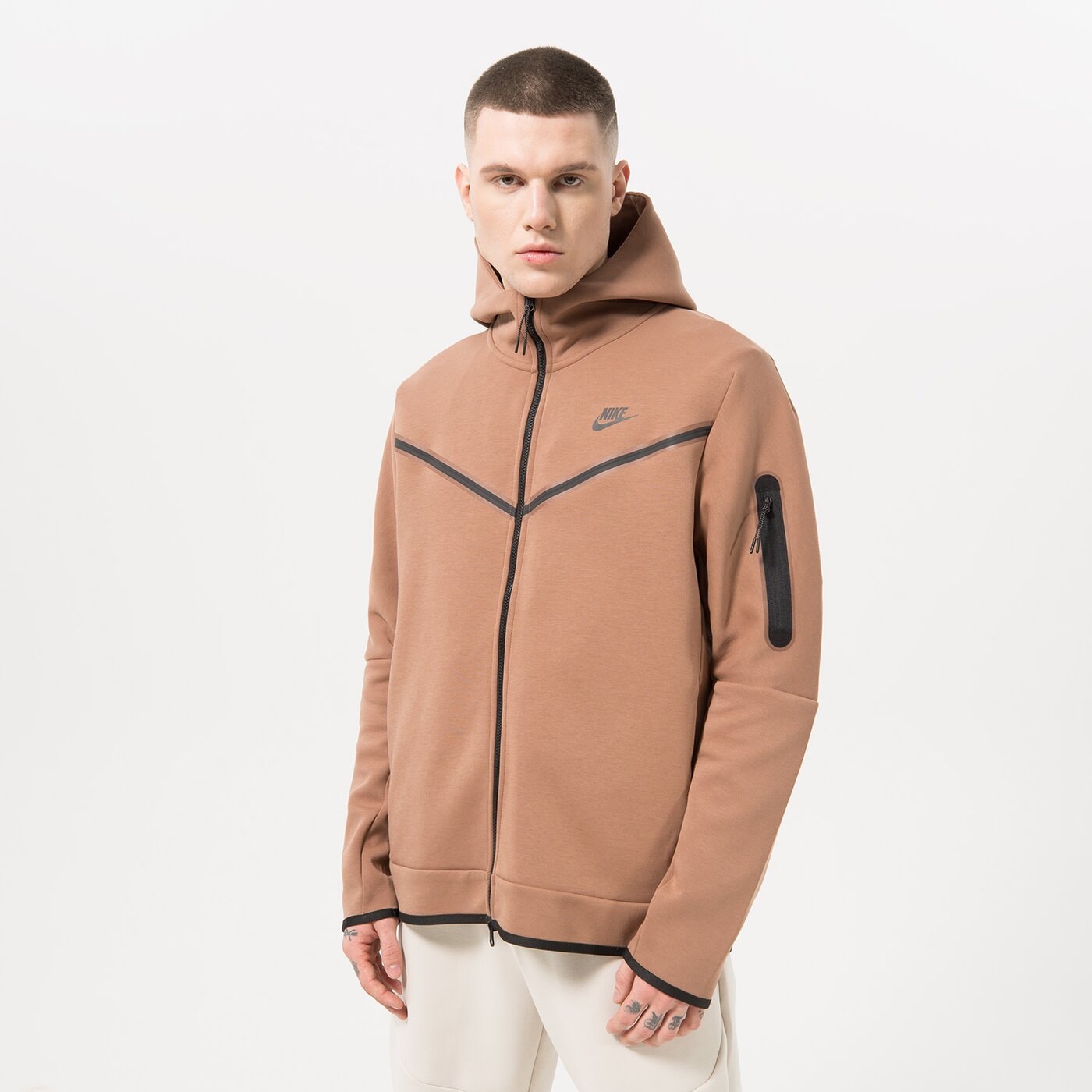 Мъжки суичър NIKE СУИТЧЪР С КАЧУЛКА SPORTSWEAR TECH FLEECE dv0537-256 цвят кафяв